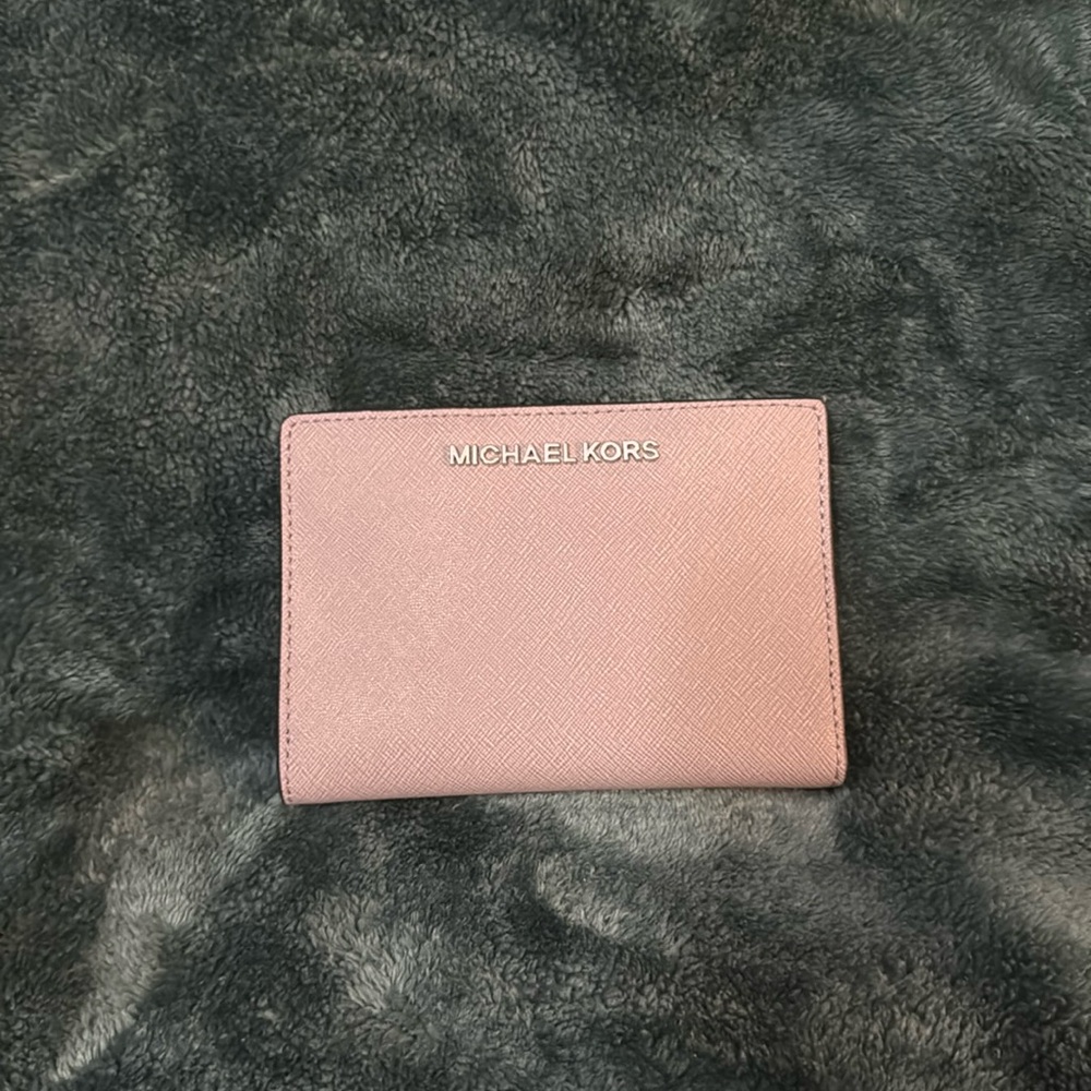 NWOT Micheal Kors wallet